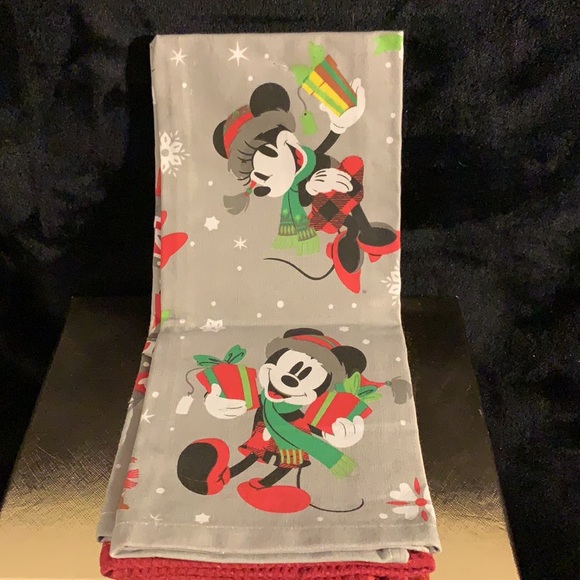 NWT! Disney Christmas Towel Set - Picture 5 of 9